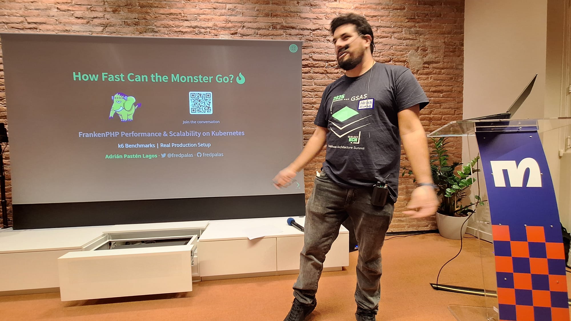 Adrián presenting at Barcelona PHP Talks #6